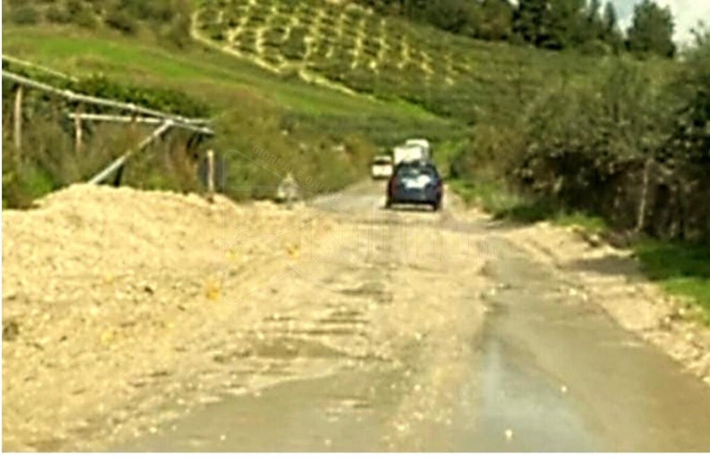 Richiesta dei comuni per intervento sulla  provinciale 88, fango in strada