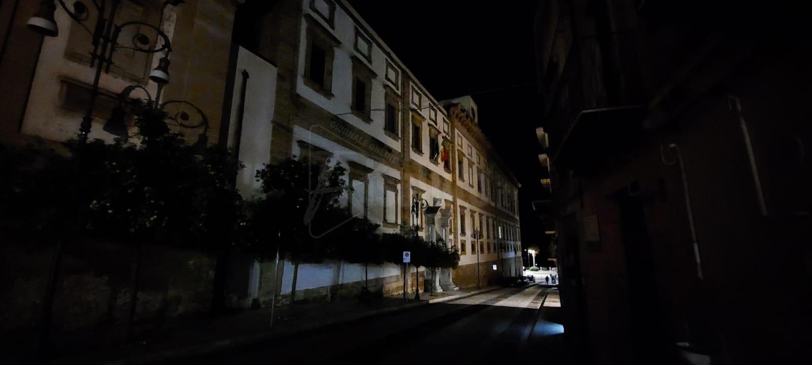 Illuminazione pubblica a Sciacca in tilt, buio anche in centro