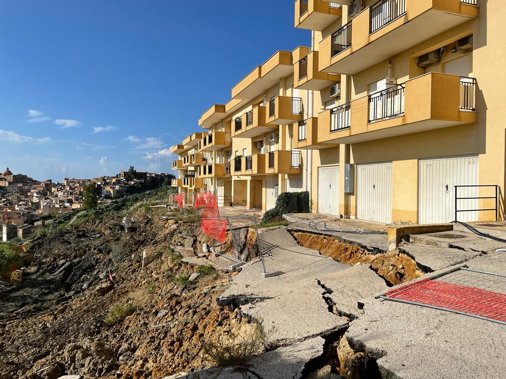 Frana a Siculiana, avviati dal Genio Civile i lavori di messa in sicurezza delle palazzine sgomberate (Video)
