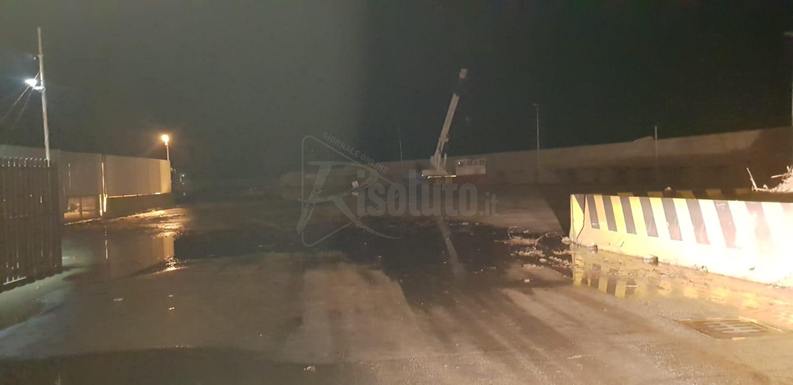 Rimossi i "new jersey" dal piazzale Marinai D'Italia a Sciacca, intervento della Protezione Civile