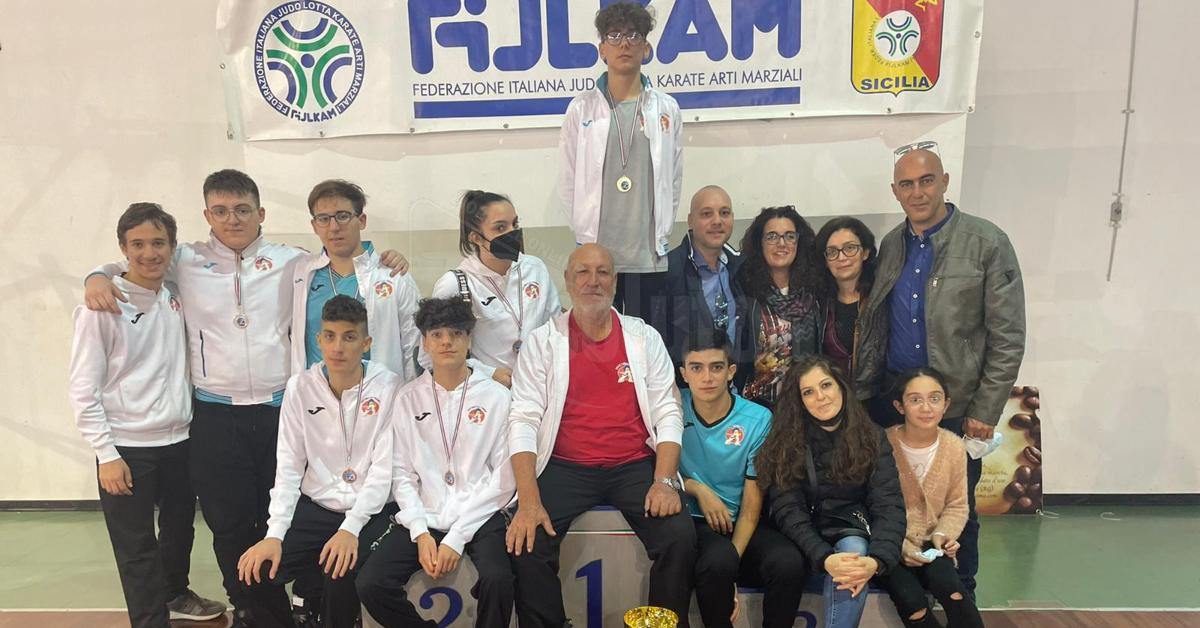 Karate, otto atleti della Ippon Karate Lentini si qualificano per i campionati italiani a Lido di Ostia