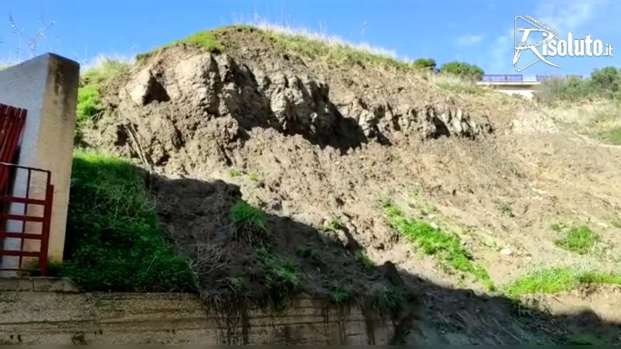 In via Lido 44 a Sciacca un altro palazzo teme lo smottamento del costone (Video)