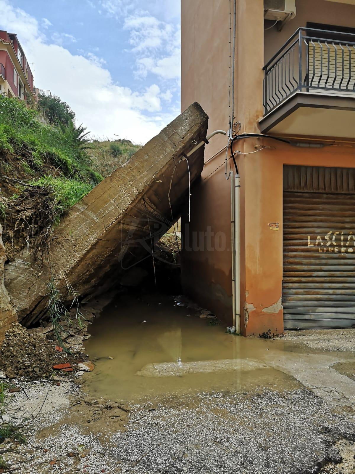 In via Lido 80 a Sciacca pronti a partire i lavori di messa in sicurezza del palazzo, si chiede la vigilanza per evitare azioni di sciacallaggio