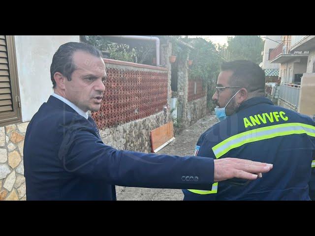 Cateno De Luca in visita agli alluvionati di Sciacca bacchetta la sindaca: "Mi aspettavo di trovare qui uomini e ruspe" (Video)