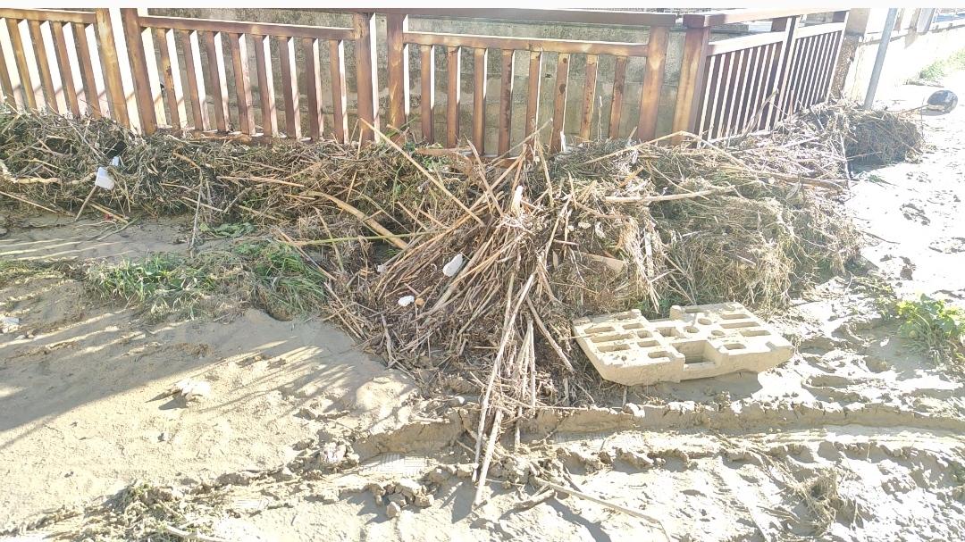 Le attività ancora nel fango in via Giulio Cesare a Sciacca (Interviste)