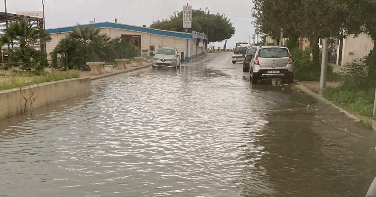 Pochi tombini allo Stazzone e per giunta otturati, si allaga parte della strada del Borgo