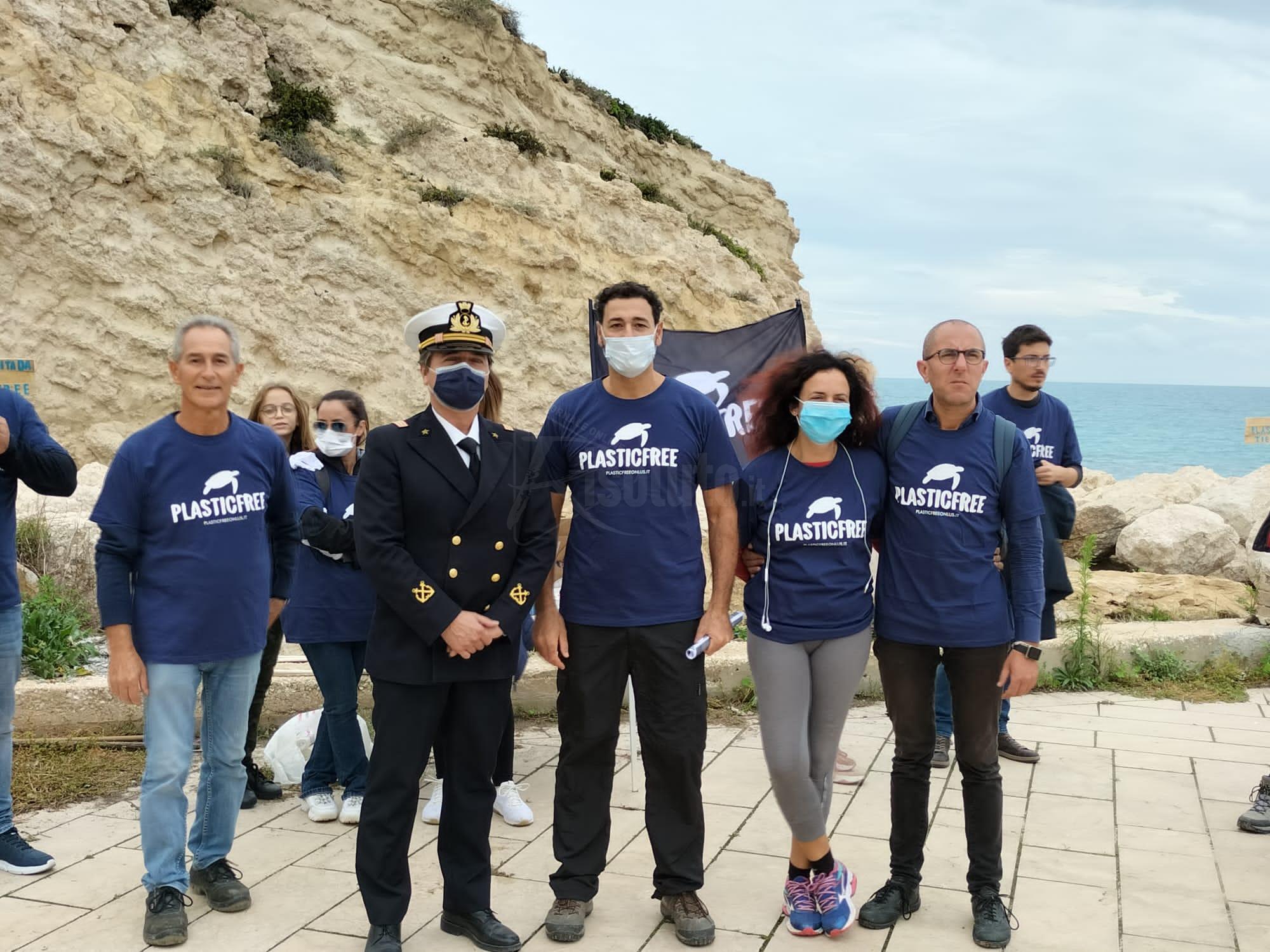 Primo evento della Onlus Plasticfree a Sciacca a Rocca Regina (fotogallery)