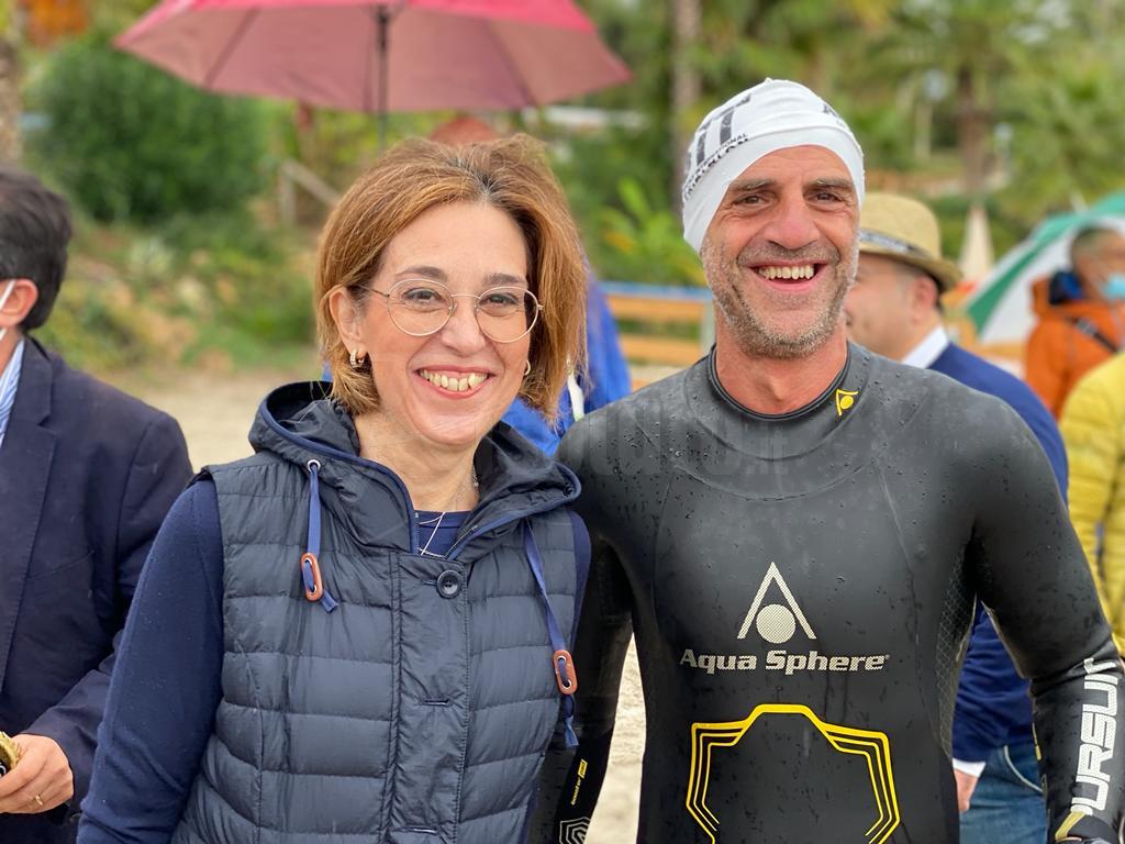 Iniziato il Sicilian International Triathlon oggi nelle acque di Sovareto a Sciacca