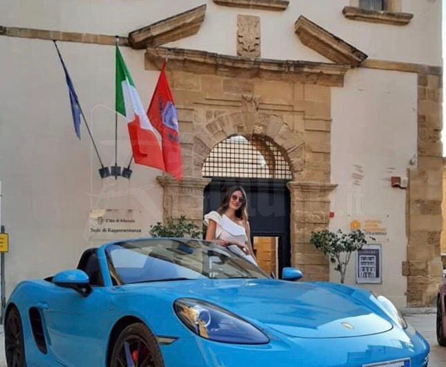 Porsche in giro oggi a Sambuca per il tour lungo "La via araba" alla ricerca delle sue peculiarità agroalimentari