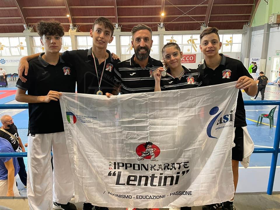 Sciacca, gli atleti della Ippon Karate Lentini conquistano un oro e un argento al campionato regionale Fijilkam
