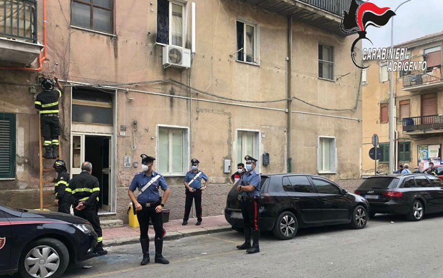 Due famiglie spacciavano in due abitazioni del centro di Canicattì, arrestate quattro persone