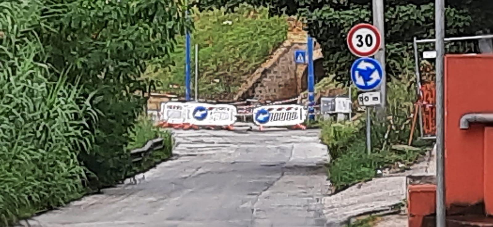 Cede il collettore di via Bivatureddra dopo la pioggia a Sciacca, transennata la zona