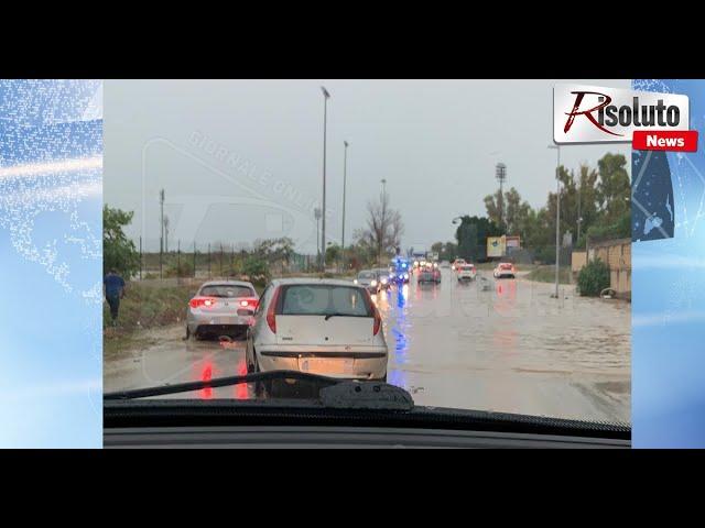 Traffico in tilt a Sciacca per il temporale: chiusa in entrata via Ghezzi e allagamenti anche allo stadio (Video)
