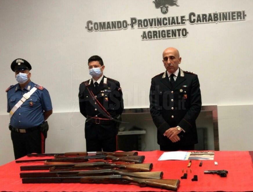 Appicca il fuoco in un campo e a casa gli trovano una pistola con matricola abrasa, arrestato un pastore