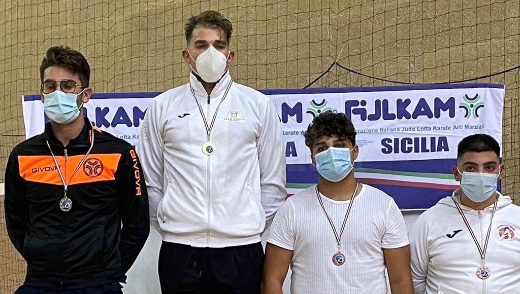 La "Ippon Karate Lentini" conquista l'oro e l'argento nella categoria Esordienti e  il bronzo nella categoria Seniores