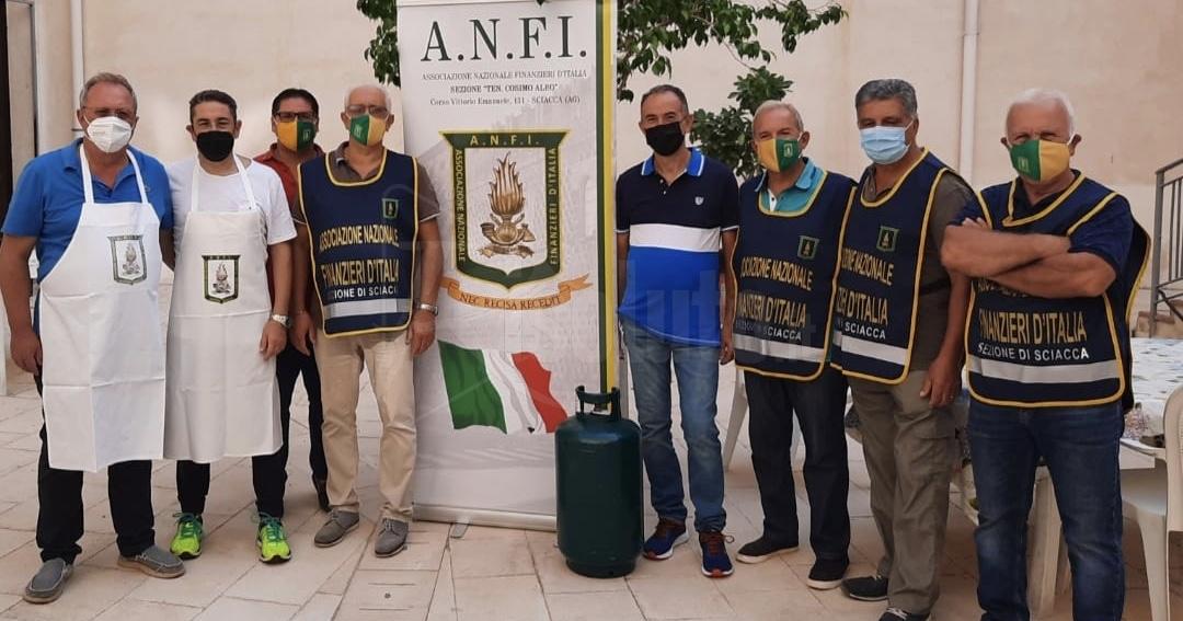 Pranzo della domenica con i finanzieri in congedo oggi alla Mensa della Solidarietà di Sciacca