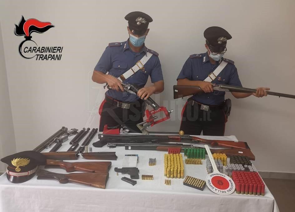 "Spara contro la casa del fratello", indagini della Procura di Sciacca con sequestro di armi clandestine e arresto