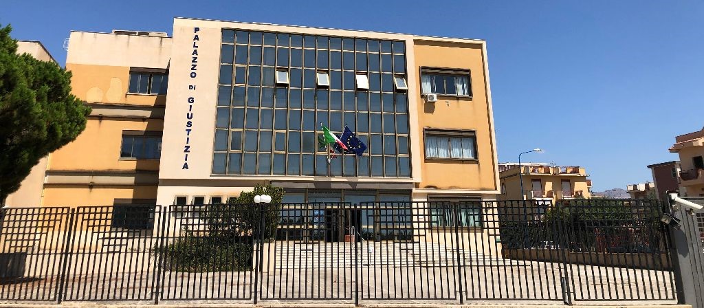 Furto all’Eurospin di Ribera e resistenza a pubblico ufficiale, giovane condannato