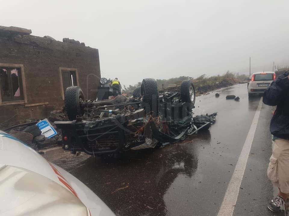 Tromba d'aria su Pantelleria, due morti e nove feriti. Ancora in corso la conta dei danni