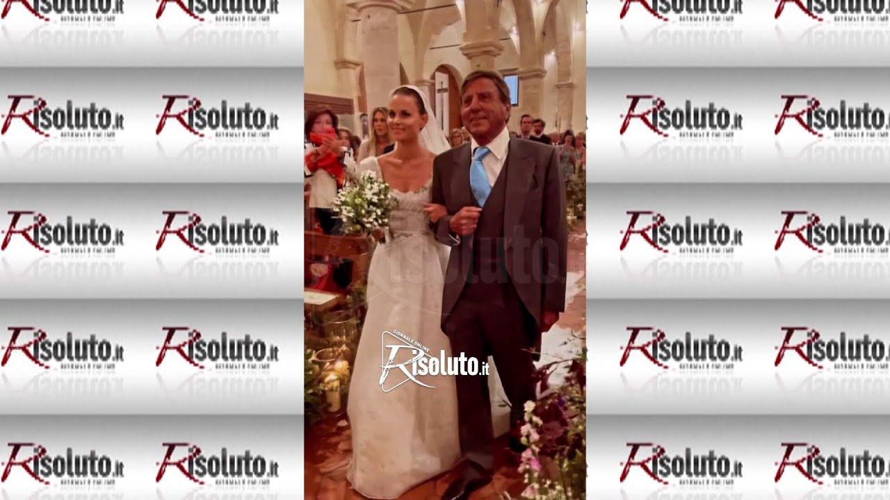 Una incantevole Irene Forte accompagnata all'altare da Sir Rocco oggi sposa a Caltabellotta (Video)