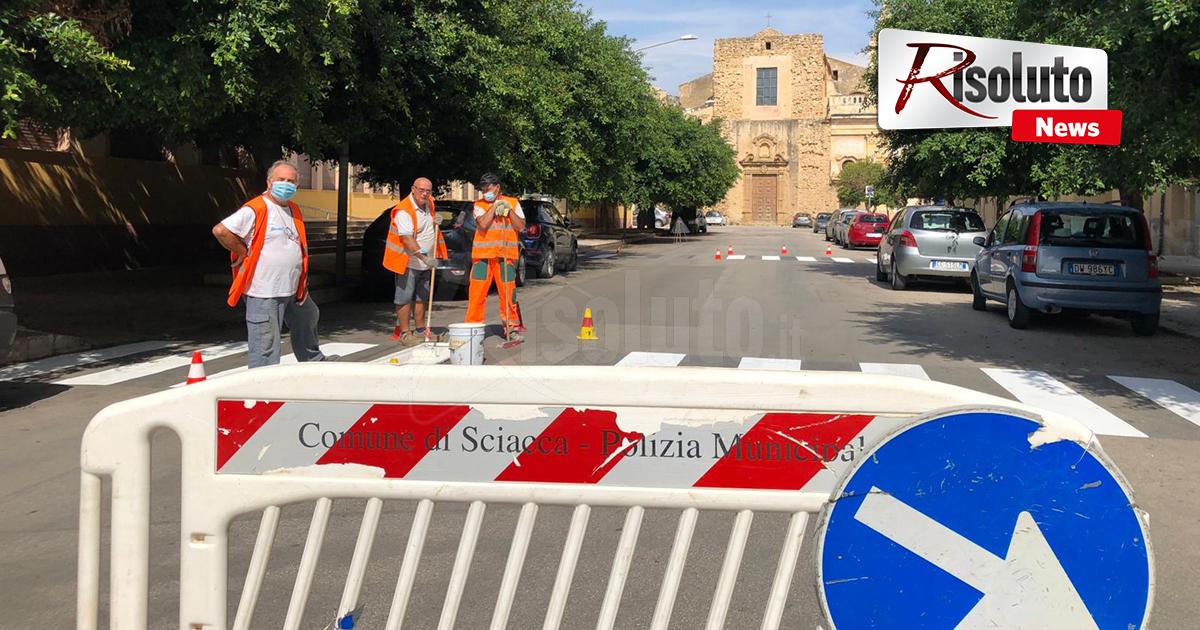 Segnaletica in viale della Vittoria e in via Valverde, manca sempre la potatura degli alberi