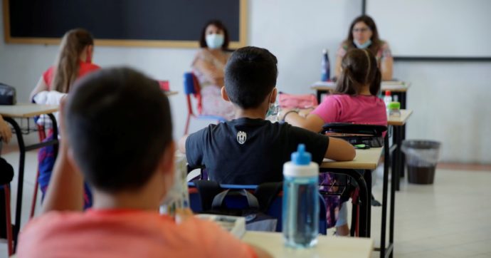 Rientro in classe, test salivari a campione anche in Sicilia