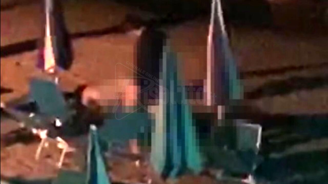 Nuovo video hot a Cefalù, una coppia fa sesso in spiaggia di notte