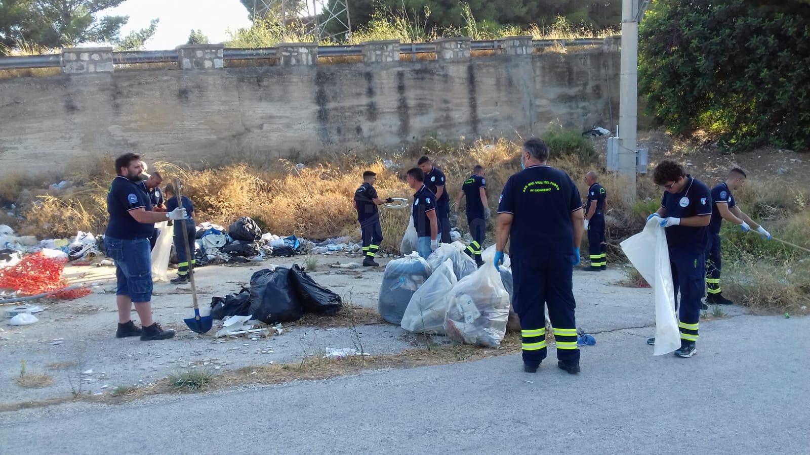 Bonifica e scerbatura a San Calogero, Vigili del Fuoco in congedo ancora in soccorso del Comune di Sciacca (Video e foto)