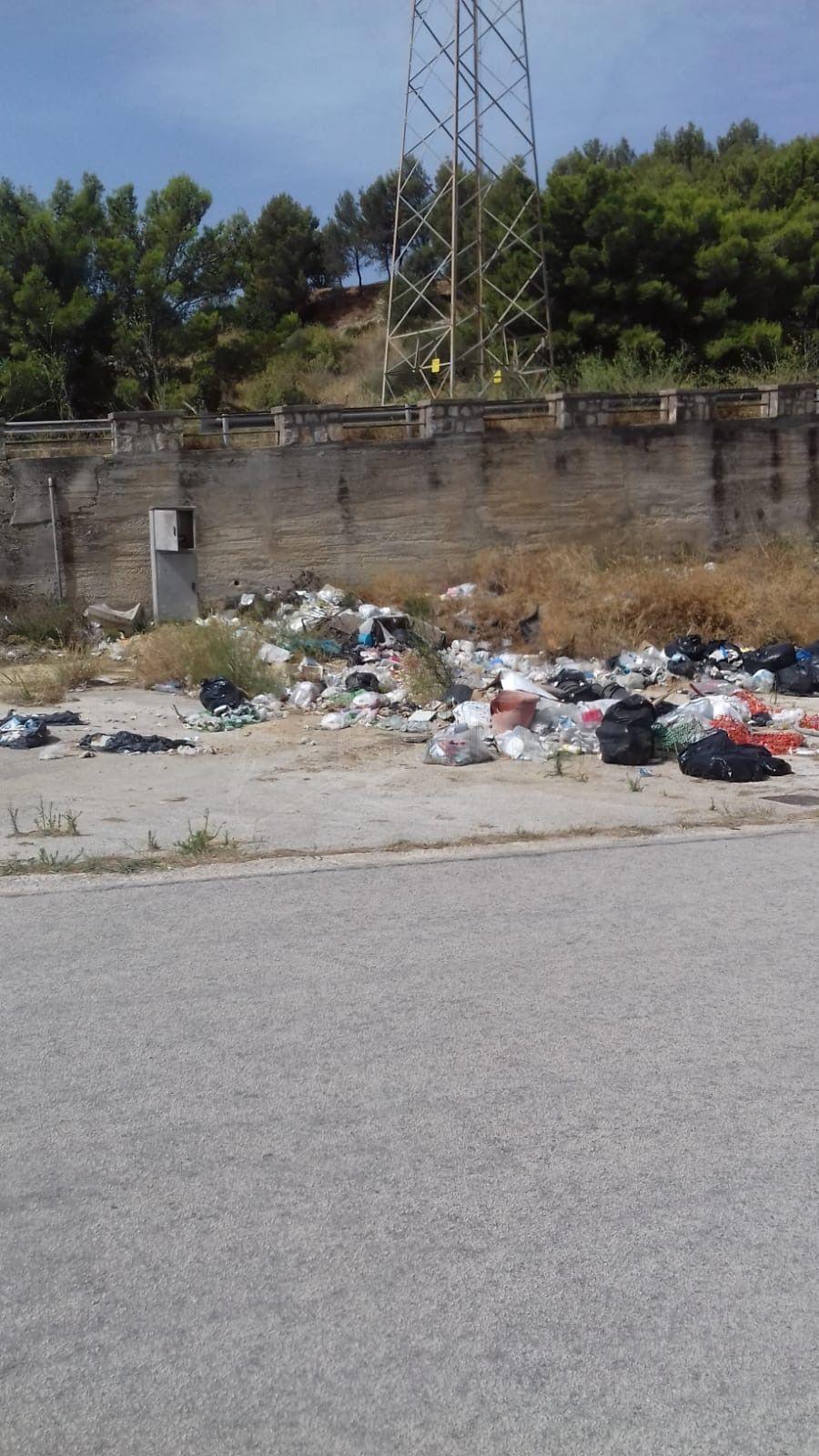 Discarica in contrada San Calogero a Sciacca, arriva ancora il soccorso dei Vigili del fuoco in congedo per la bonifica