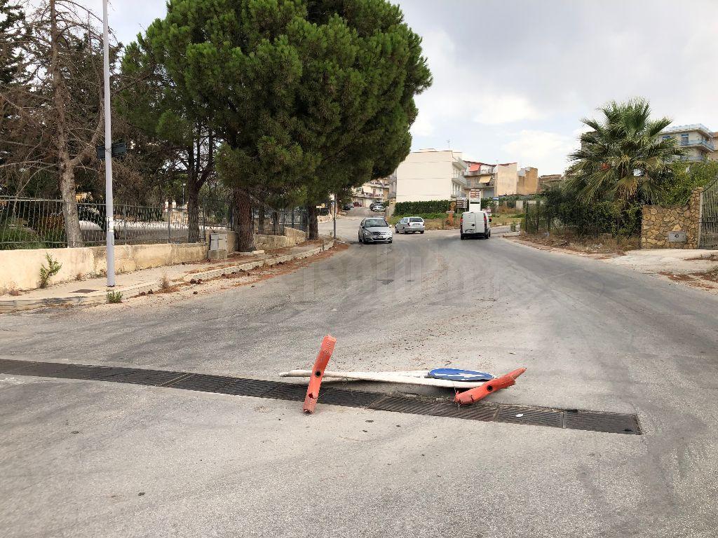 A Sciacca cedono le transenne e non si eliminano i pericoli