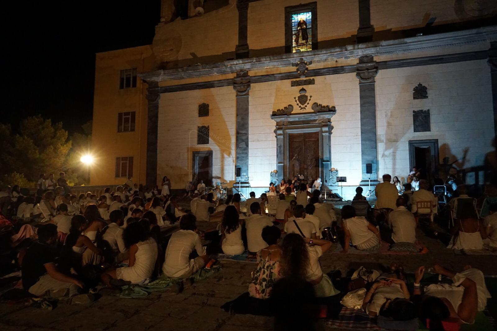 "Dedalo sotto le stelle", evento alle Grotte Vaporose del Monte Kronio (Video)