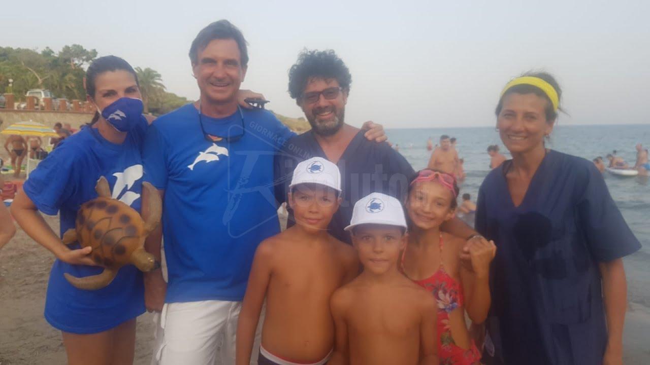 Liberate due tartarughe Caretta caretta sulla spiaggia di Renella di Sciacca (Video)