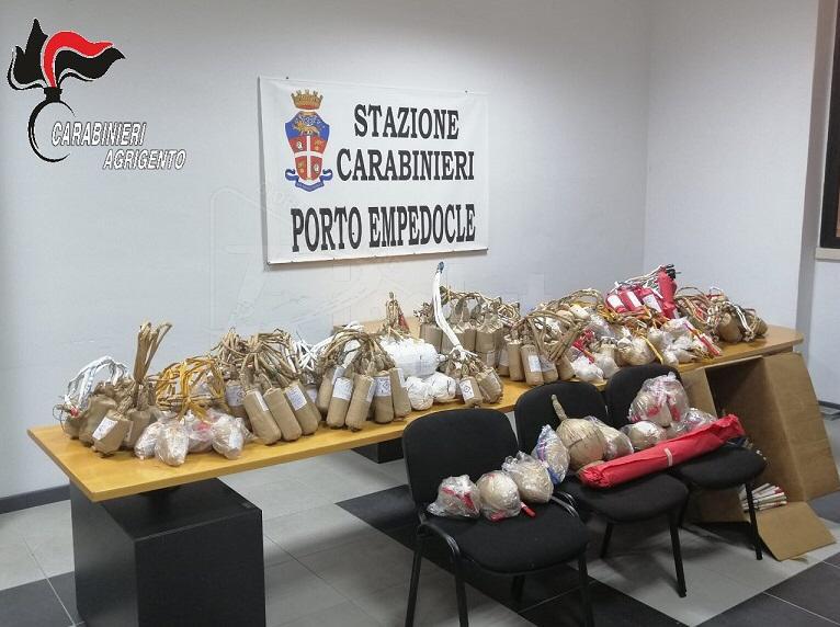 Sequestrato carico di fuochi d'artificio, controlli a Porto Empedocle