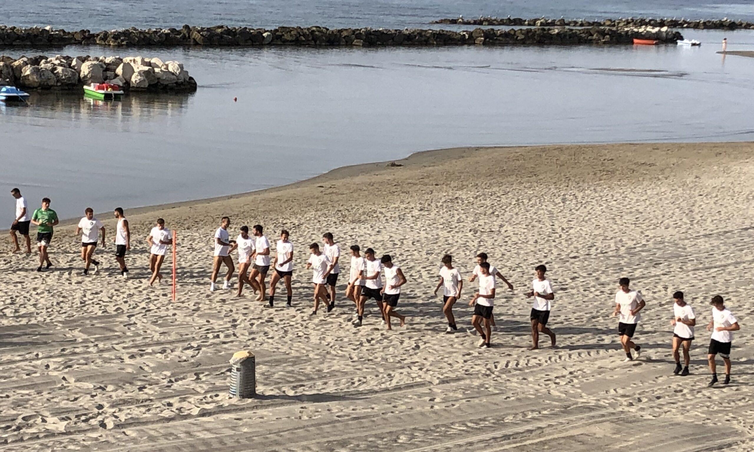 Allenamento in spiaggia alla Foggia questa mattina per l’Unitas Sciacca