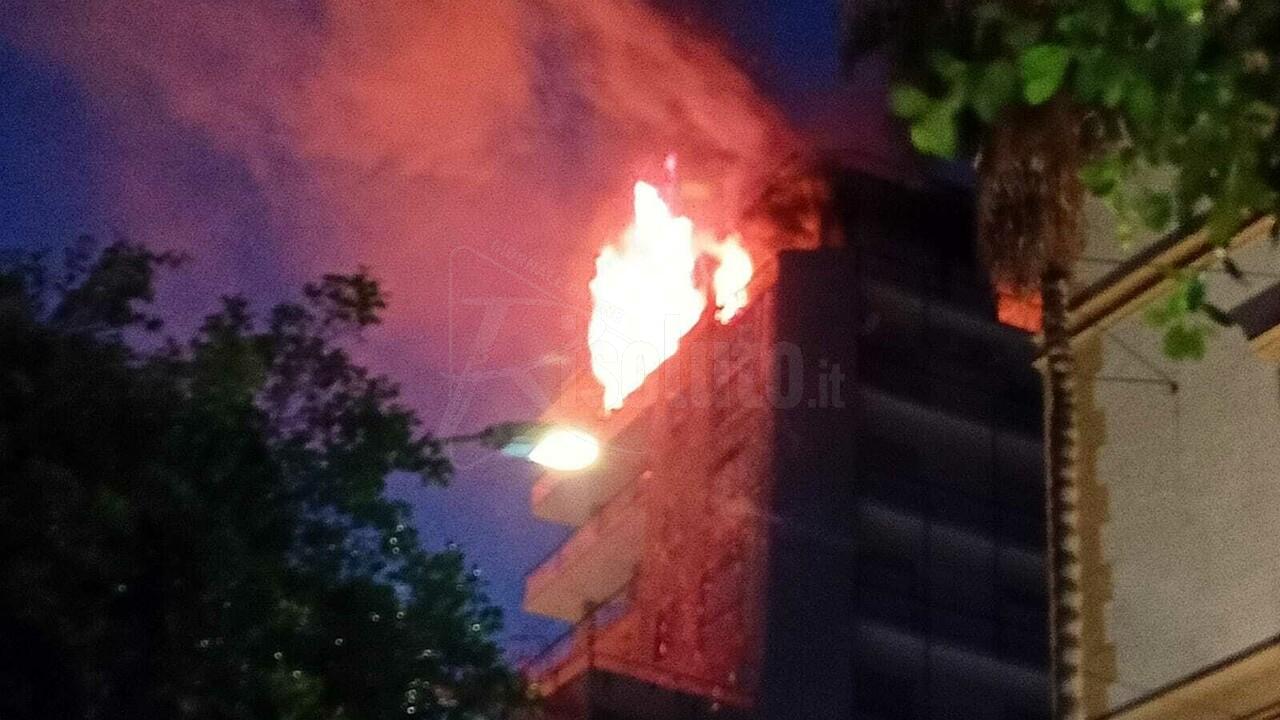 Incendio in una abitazione di via Gioeni ad Agrigento, una donna tratta in salvo