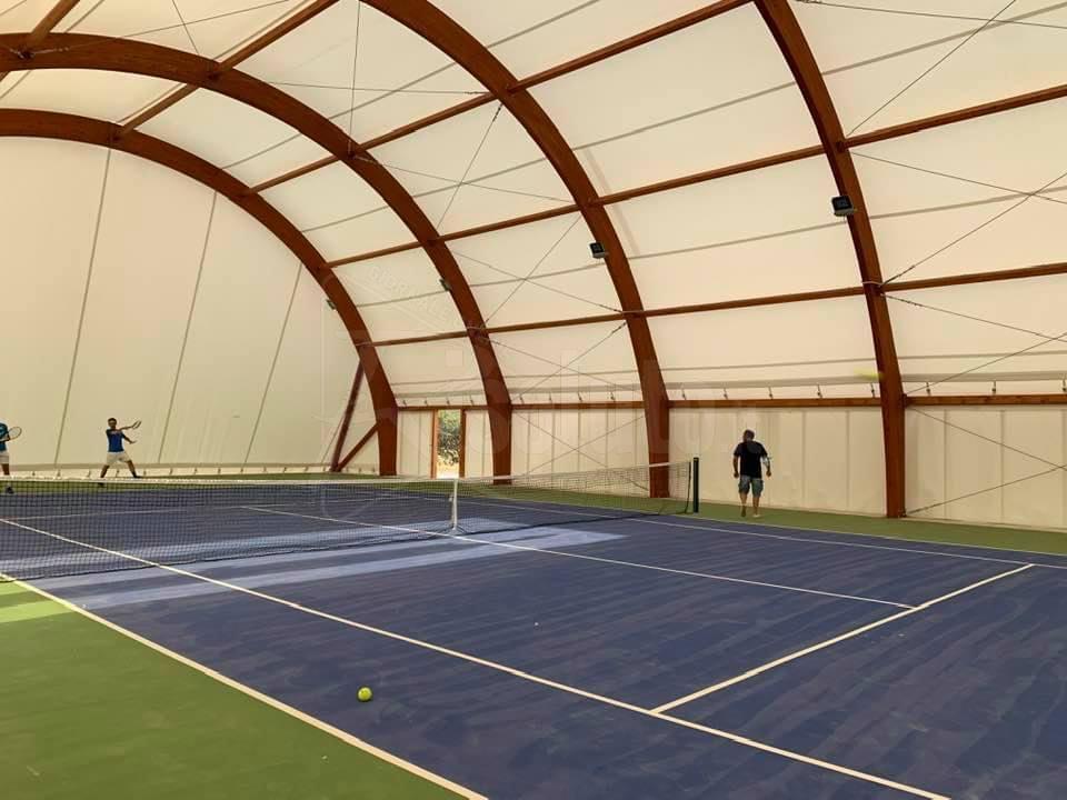 Furto e danneggiamento ai campi da tennis di Sciacca, danni per almeno 10 mila euro