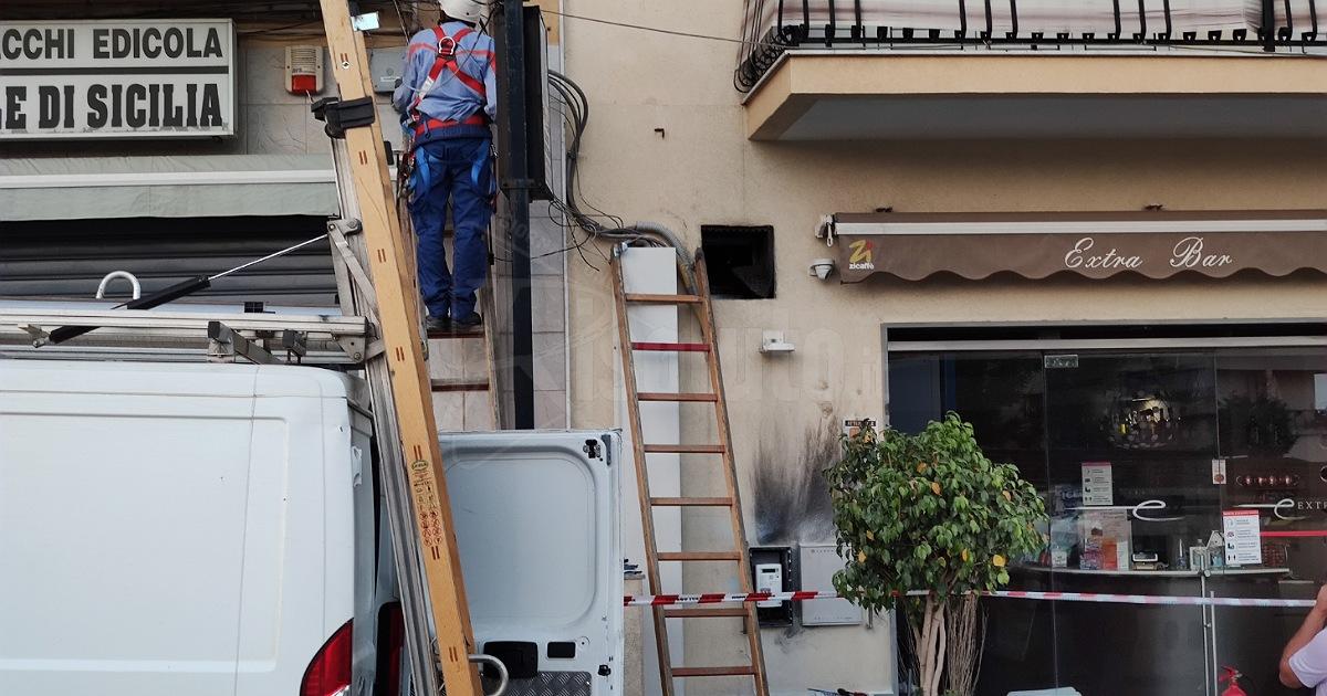 A fuoco un impianto elettrico alla Perriera, alcune attività al buio