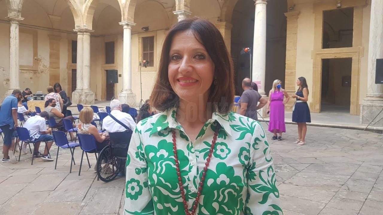"La chiamavano maternità", un libro che scardina con ironia gli stereotipi legati all'essere mamma (Intervista)