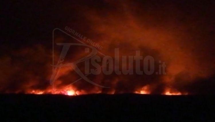 Brucia il bosco di Burgio, in azione i canadair