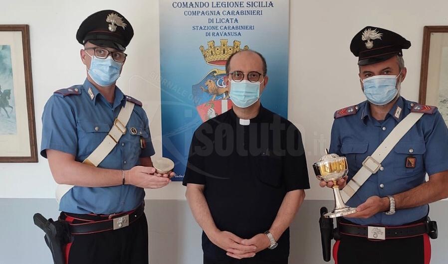 Furto in chiesa, recuperati oggetti sacri e denunciate due persone