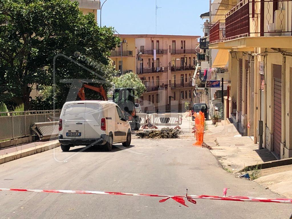 Ancora qualche giorno di lavoro per riaprire al transito via Amendola a Sciacca