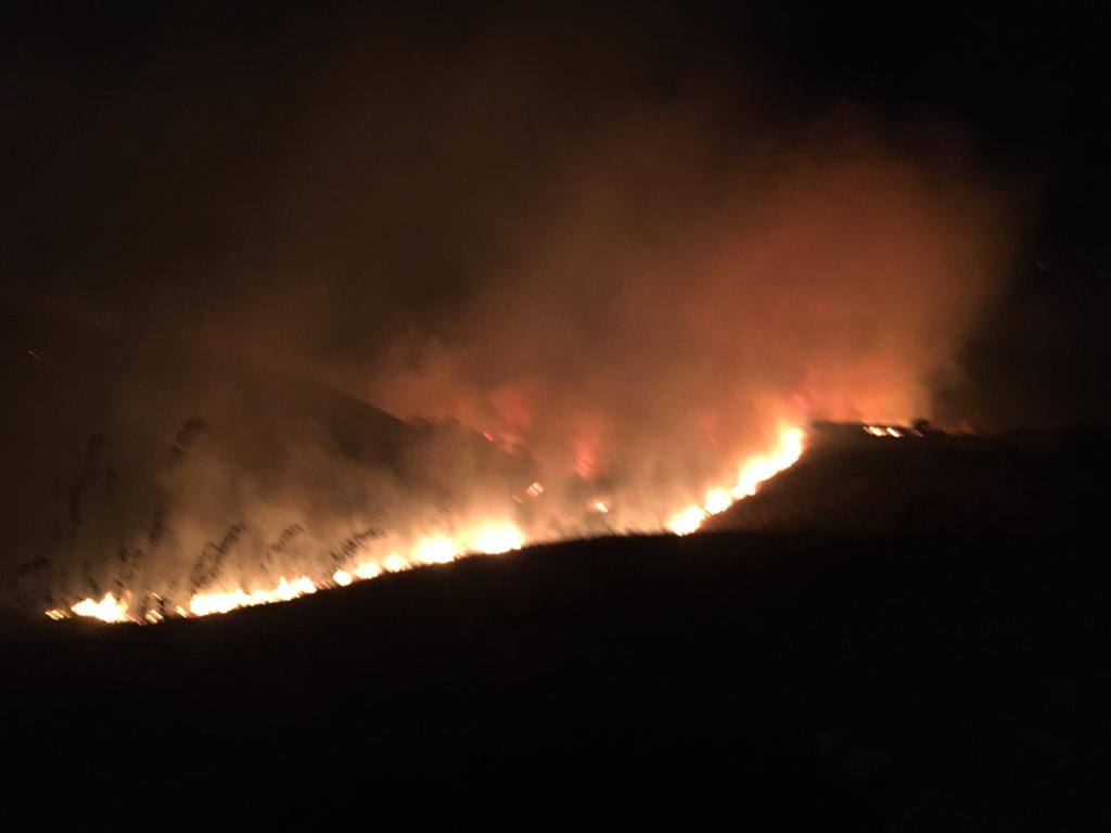 Fiamme durante la notte a Caltabellotta e sulla provinciale per Sciacca