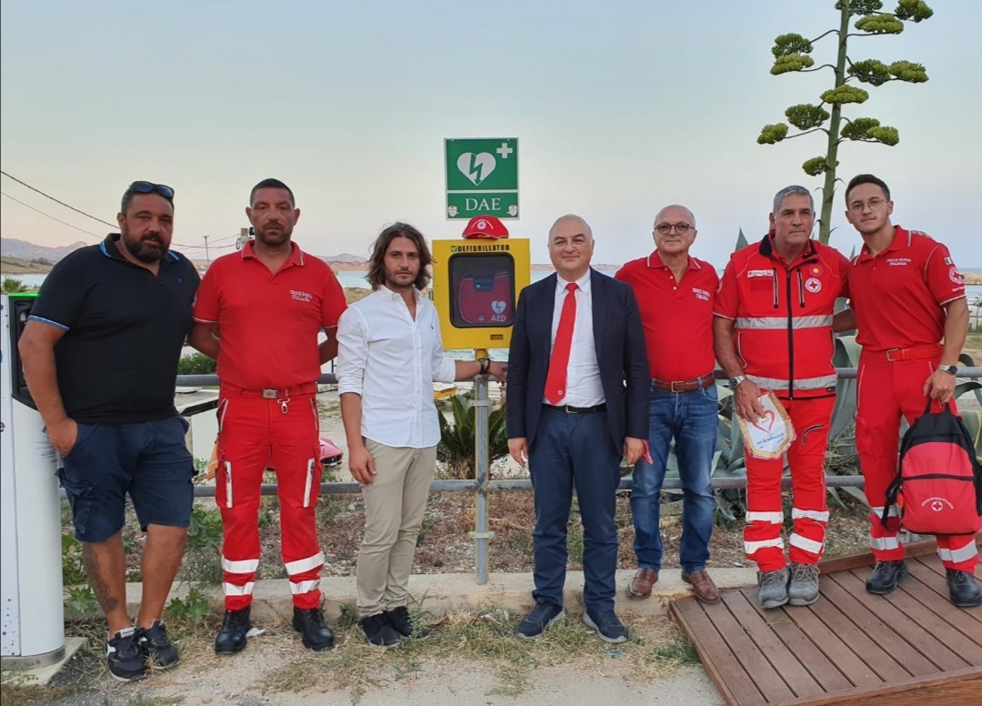 Collocato stasera il primo defibrillatore a Porto Palo di Menfi