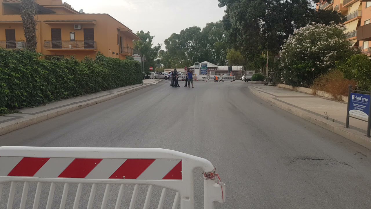 Chiusa via Cappuccini all'entrata ovest per un cedimento stradale e anche via Fratelli Bandiera, in corso sopralluogo (Video)