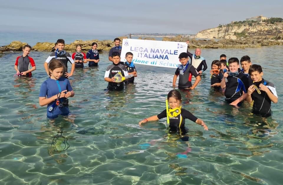 Con  maschera e  pinne  per osservare  i  fondali marini di Sciacca, al via la 13^ edizione  del  corso di biosnorkeling per giovani aspiranti sub