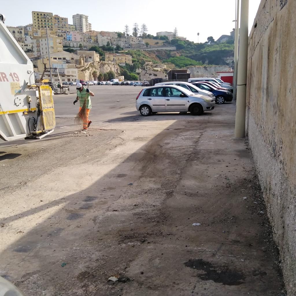Pulizia del porto di Sciacca, rimossi anche i rifiuti solidi-urbani