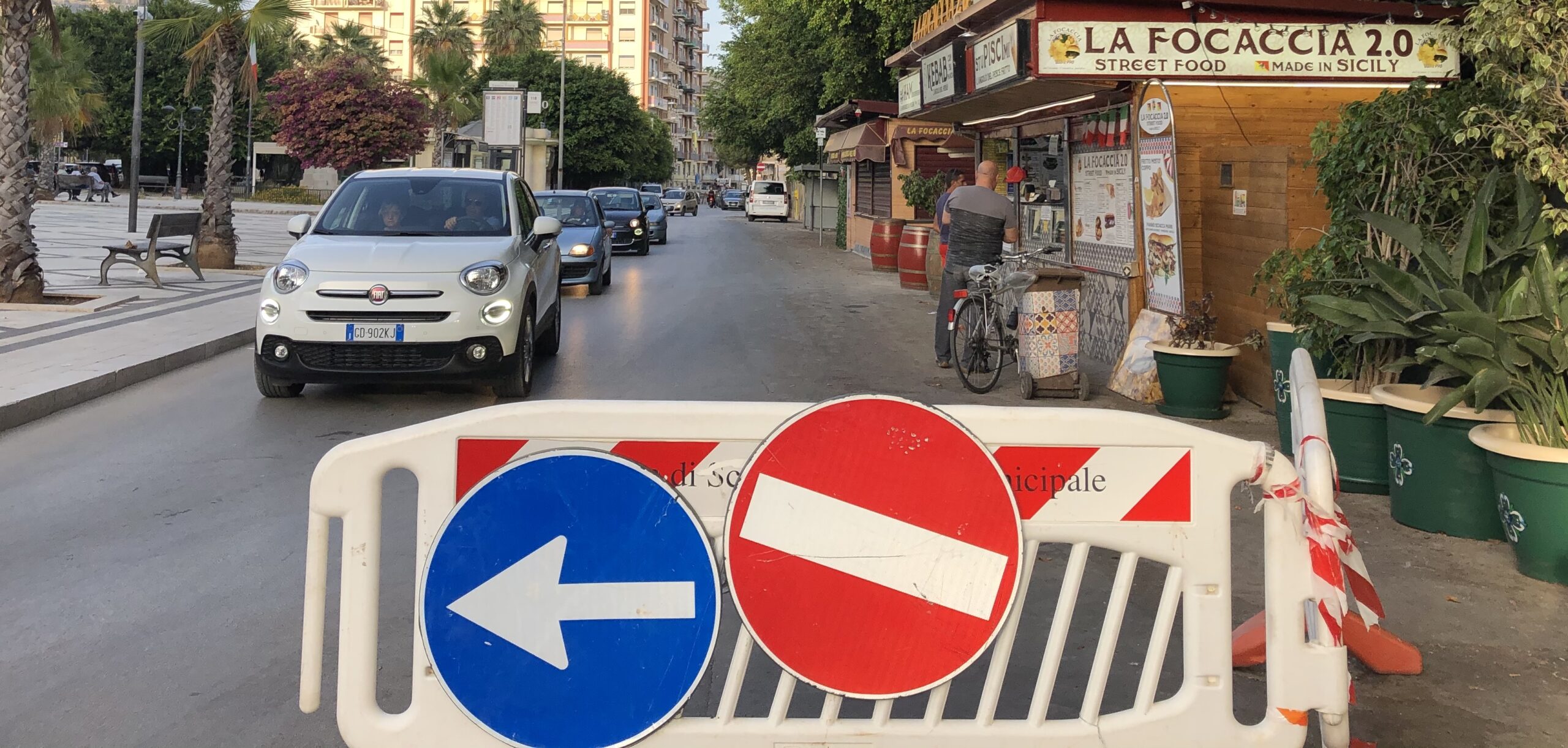 Il traffico rivoluzionato nelle vie Figuli e Agatocle a Sciacca, danneggiati gli attraversamenti stradali
