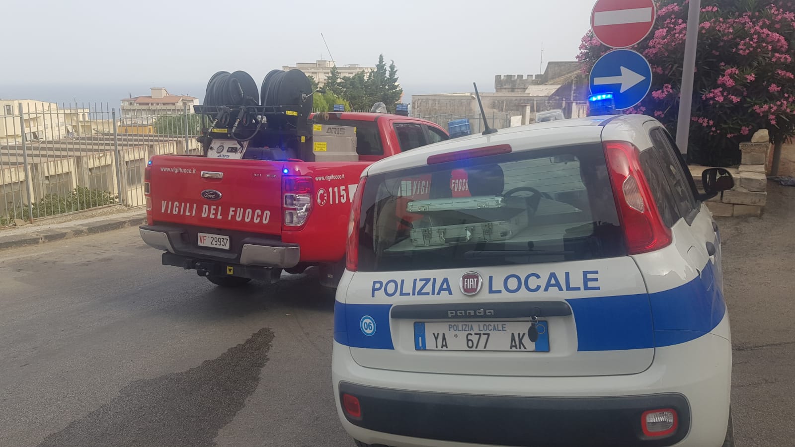 Un'auto si ribalta in via Prampolini a Sciacca, illeso il conducente