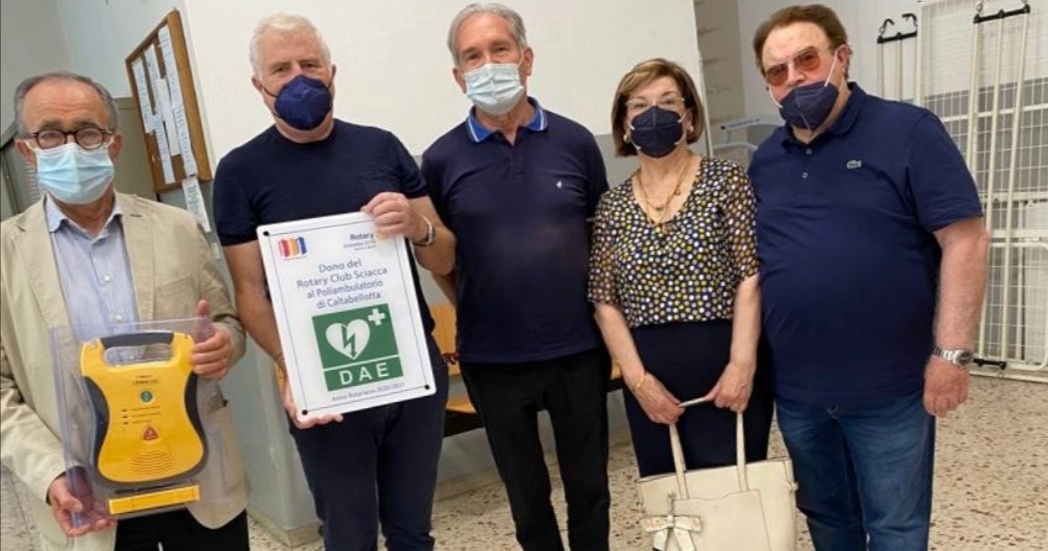 Consegnato oggi dal Rotary di Sciacca un defibrillatore al poliambulatorio di Caltabellotta