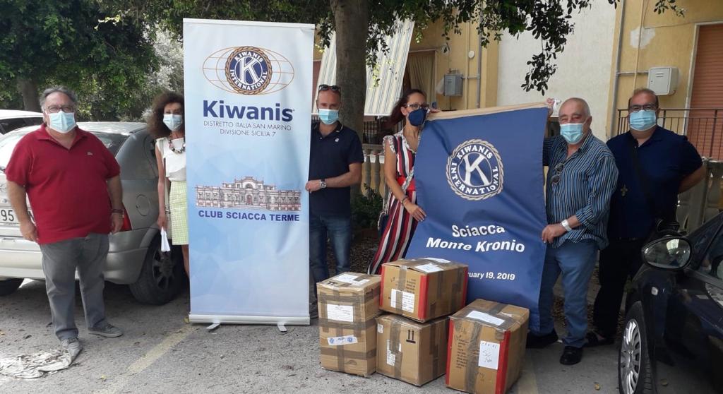 I Kiwanis Club di Sciacca Terme e Monte Kronio donano 44 paia di scarpe in beneficienza